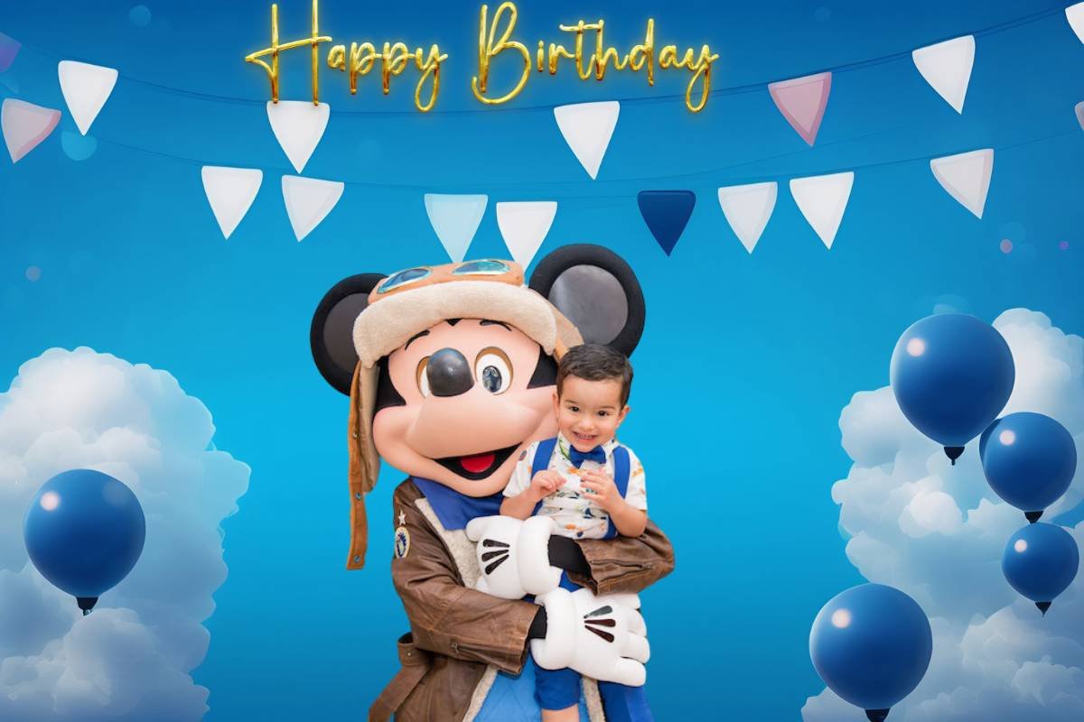 You are currently viewing Delight Your Guests with a Mickey Mouse Costume Artist